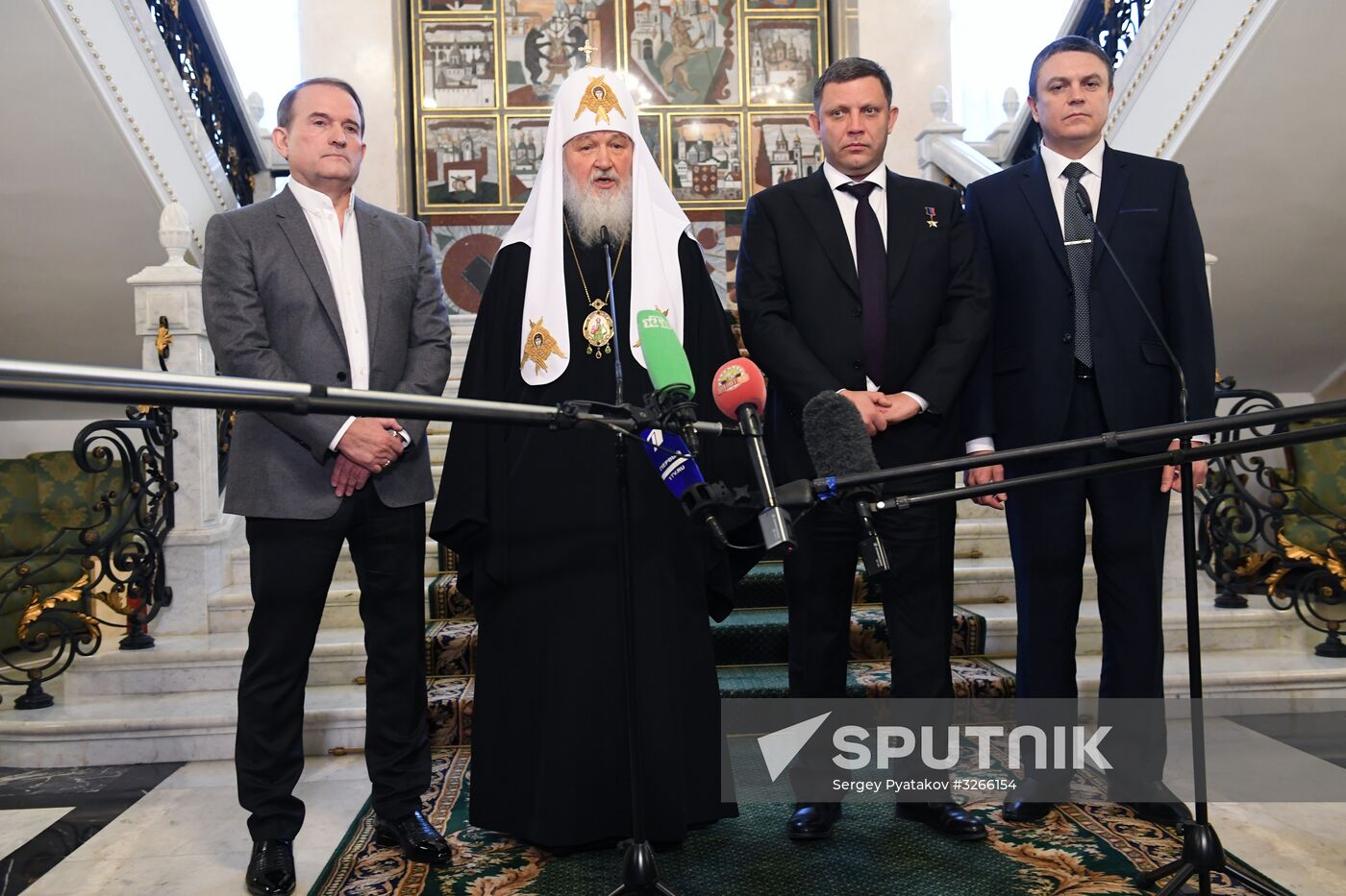 Patriarch Kirill holds meeting on exchange of prisoners of war in Donbass