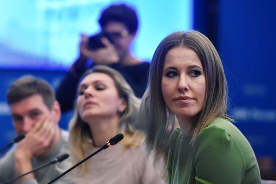 Ksenia Sobchak files paperwork to run for Russia's president