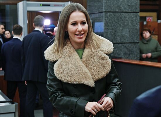 Ksenia Sobchak files paperwork to run for Russia's president