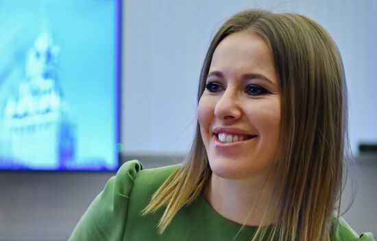 Ksenia Sobchak files paperwork to run for Russia's president