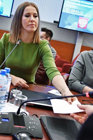 Ksenia Sobchak files paperwork to run for Russia's president