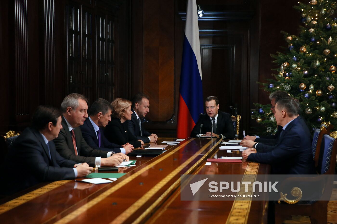 Prime Minister Dmitry Medvedev holds meeting with deputy prime ministers
