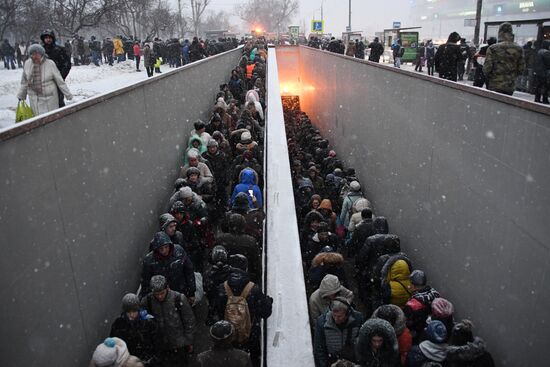 Bus goes into underpass in the west of Moscow