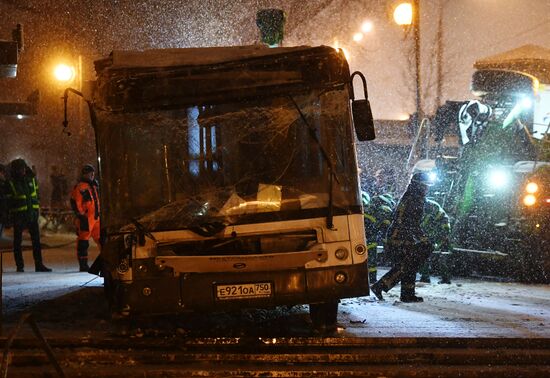 Bus went into underpass in the west of Moscow
