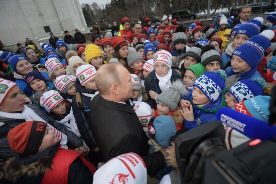 President Vladimir Putin meets with guests of Kremlin New Year's party