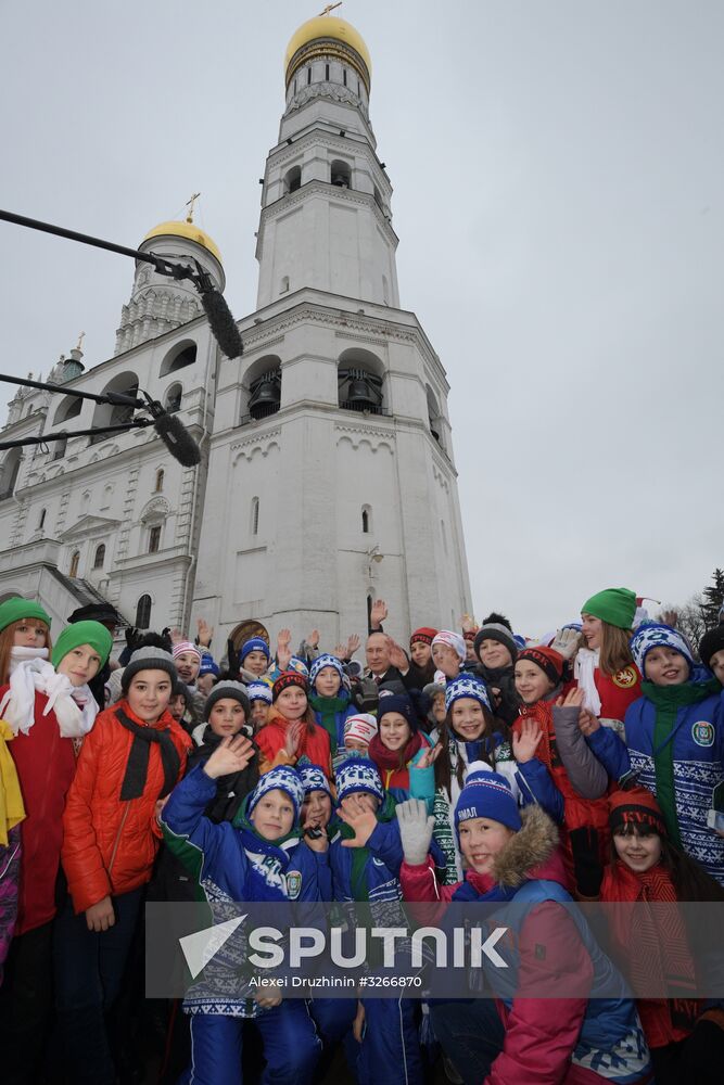 President Vladimir Putin meets with guests of Kremlin New Year's party