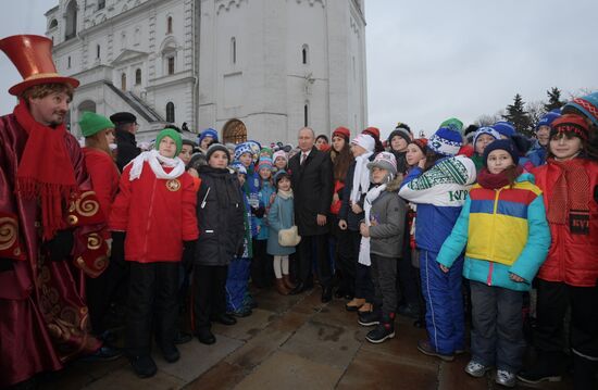 President Vladimir Putin meets with guests of Kremlin New Year's party