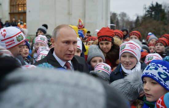 President Vladimir Putin meets with guests of Kremlin New Year's party