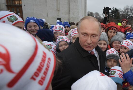 President Vladimir Putin meets with guests of Kremlin New Year's party