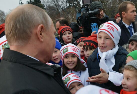 President Vladimir Putin meets with guests of Kremlin New Year's party