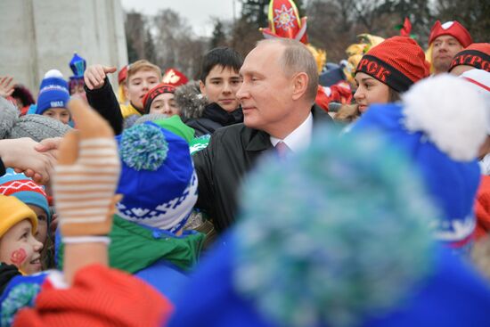 President Vladimir Putin meets with guests of Kremlin New Year's party