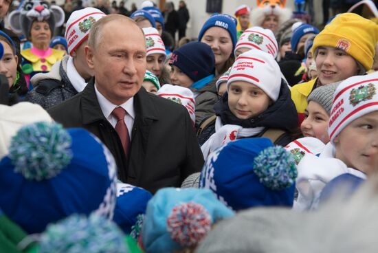President Vladimir Putin meets with guests of Kremlin New Year's party