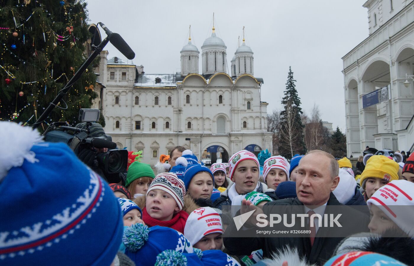 President Vladimir Putin meets with guests of Kremlin New Year's party
