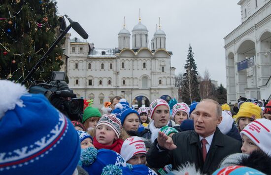 President Vladimir Putin meets with guests of Kremlin New Year's party