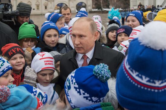 President Vladimir Putin meets with guests of Kremlin New Year's party