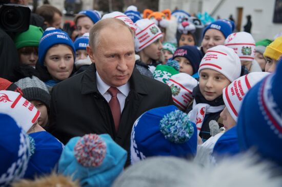 President Vladimir Putin meets with guests of Kremlin New Year's party