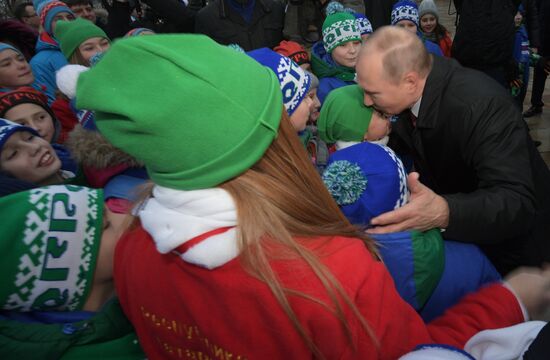 President Vladimir Putin meets with guests of Kremlin New Year's party
