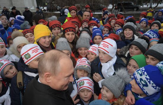 President Vladimir Putin meets with guests of Kremlin New Year's party