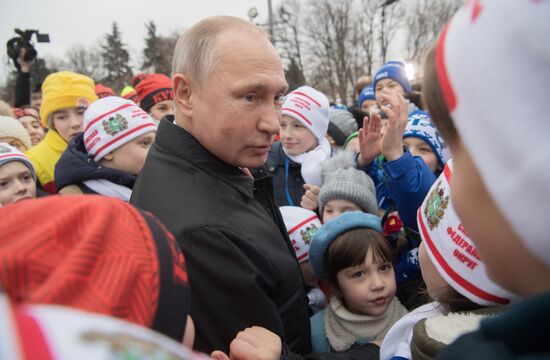 President Vladimir Putin meets with guests of Kremlin New Year's party
