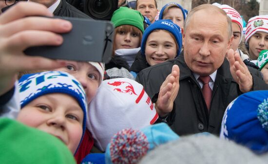 President Vladimir Putin meets with guests of Kremlin New Year's party