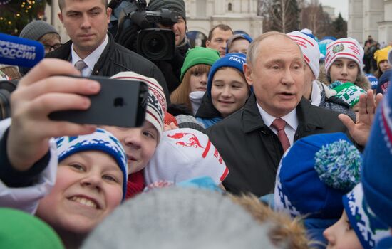 President Vladimir Putin meets with guests of Kremlin New Year's party