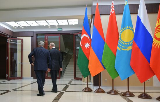 President Putin takes part in CIS leaders' informal meeting