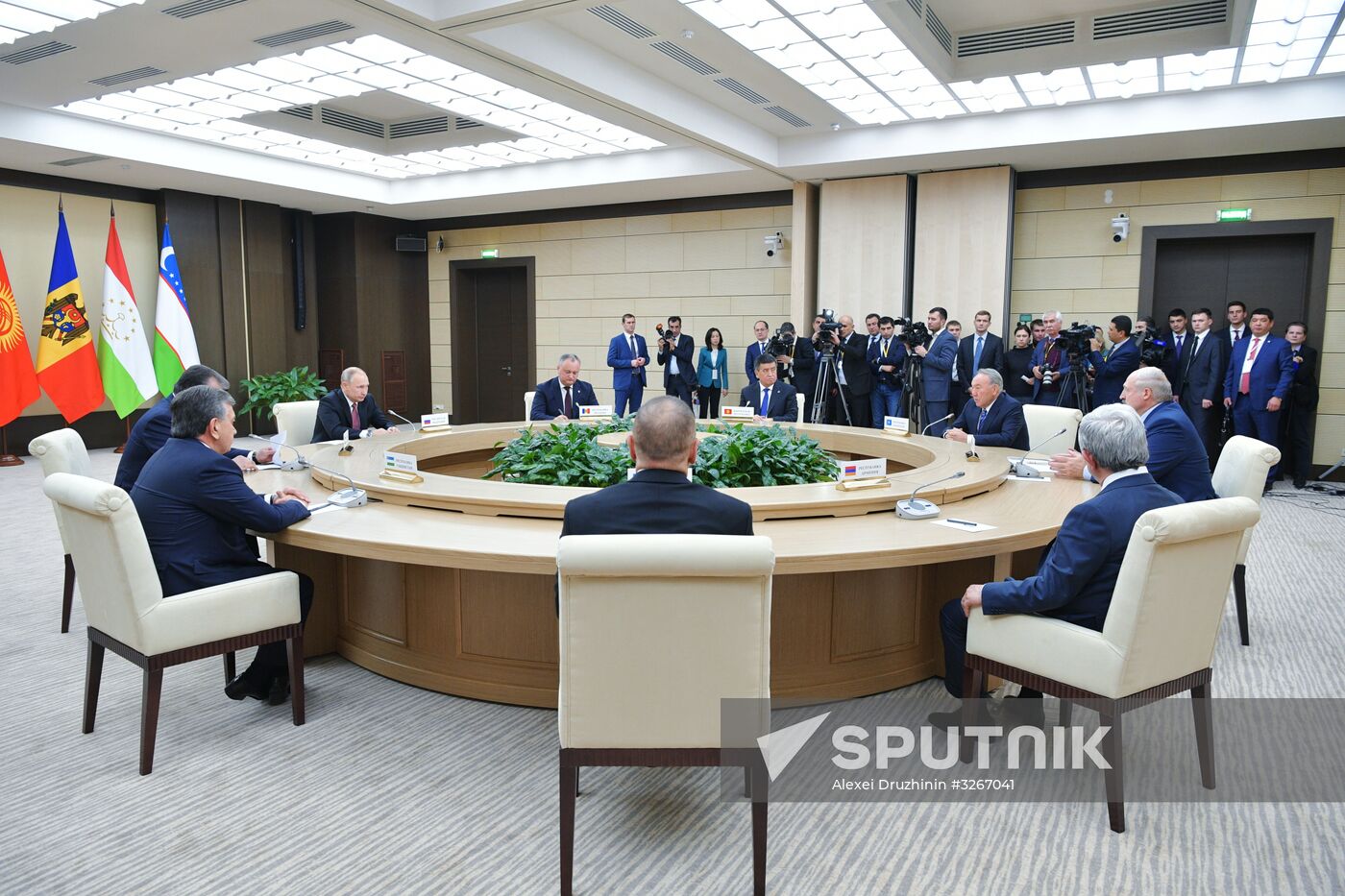 President Putin takes part in CIS leaders' informal meeting