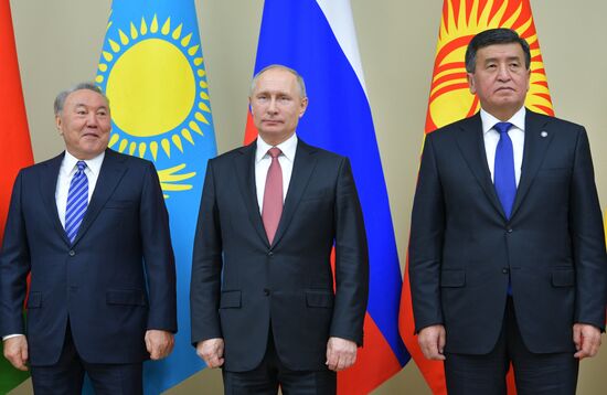 President Putin takes part in CIS leaders' informal meeting