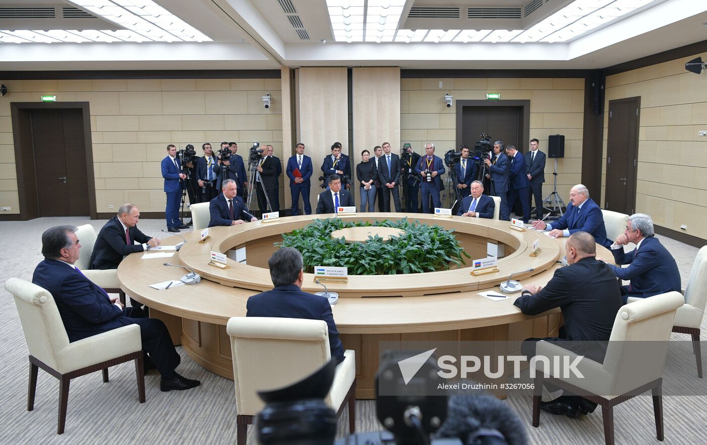 President Putin takes part in CIS leaders' informal meeting