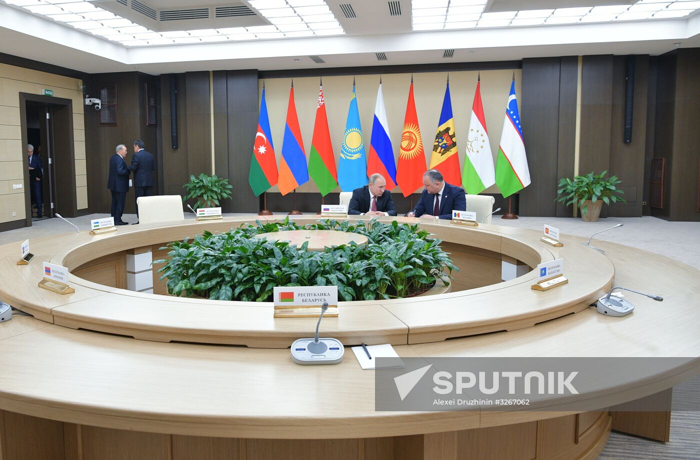 President Putin takes part in CIS leaders' informal meeting