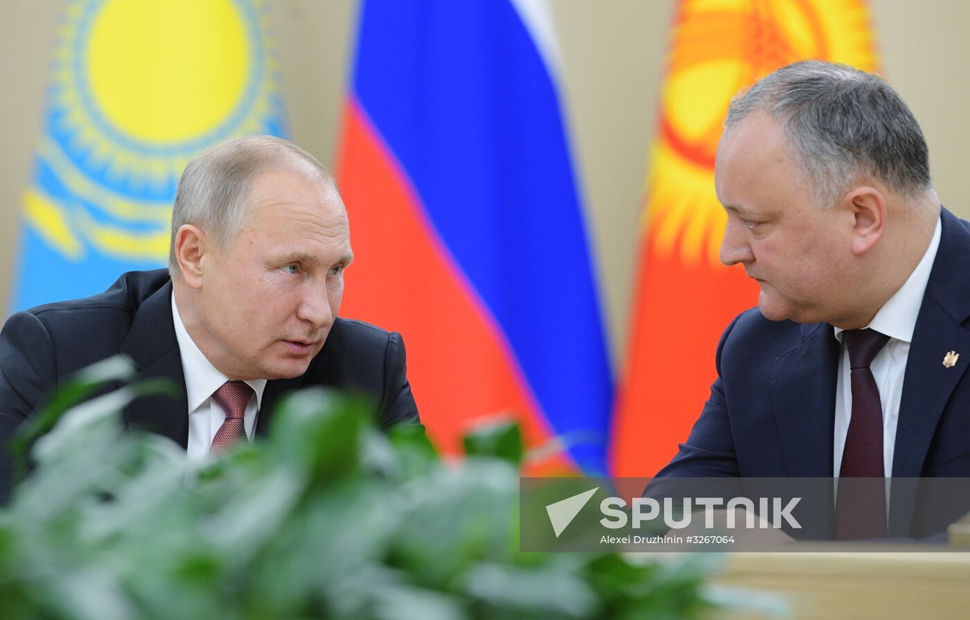 President Putin takes part in CIS leaders' informal meeting