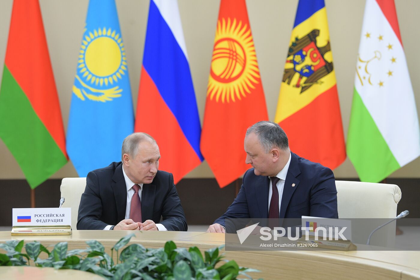 President Putin takes part in CIS leaders' informal meeting