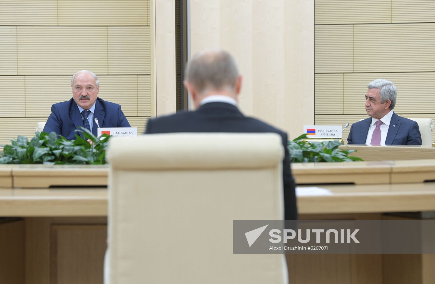 President Putin takes part in CIS leaders' informal meeting