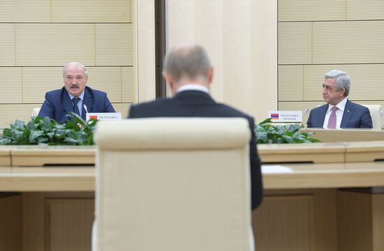 President Putin takes part in CIS leaders' informal meeting