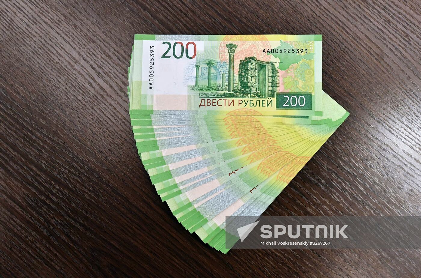 Presentation of self-service terminals with 200 and 2,000 ruble bills