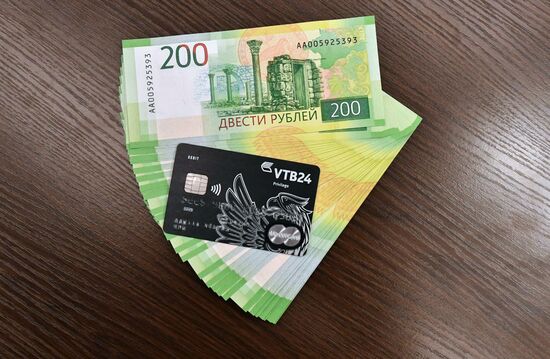 Presentation of self-service terminals with 200 and 2,000 ruble bills