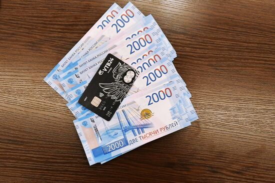 Presentation of self-service terminals with 200 and 2,000 ruble bills