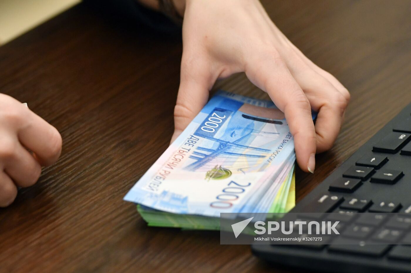 Presentation of self-service terminals with 200 and 2,000 ruble bills