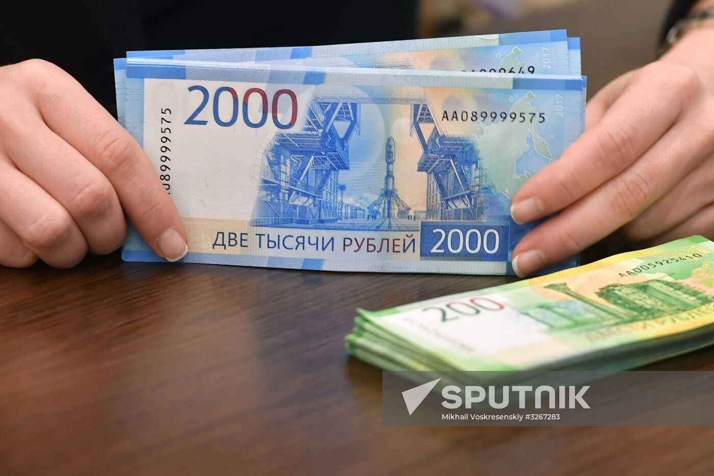 Presentation of self-service terminals with 200 and 2,000 ruble bills