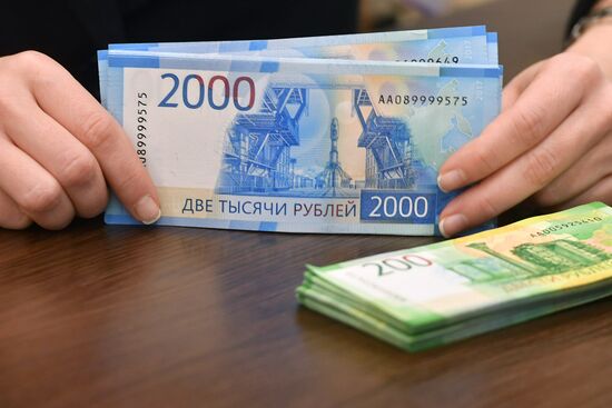 Presentation of self-service terminals with 200 and 2,000 ruble bills