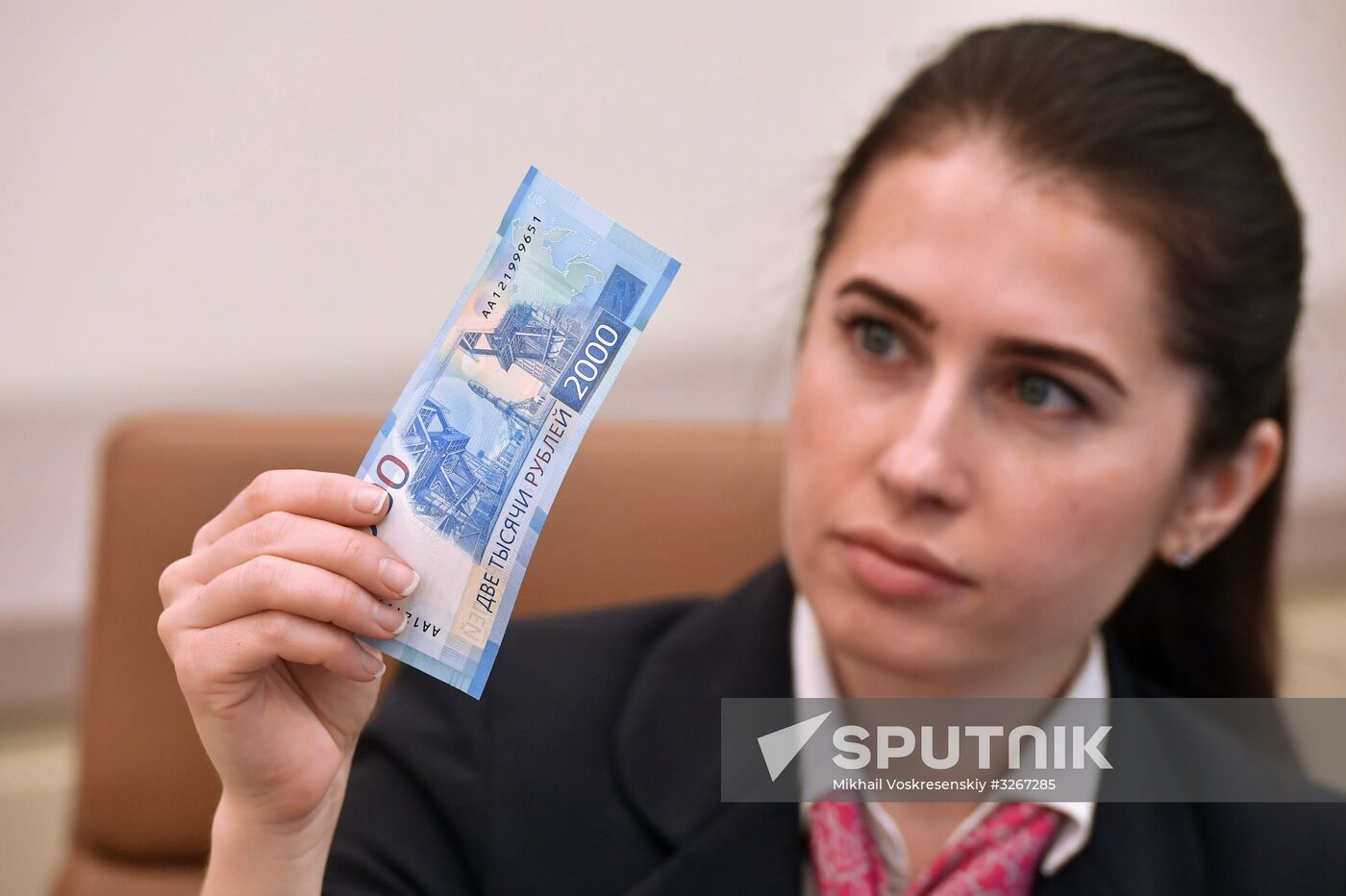 Presentation of self-service terminals with 200 and 2,000 ruble bills