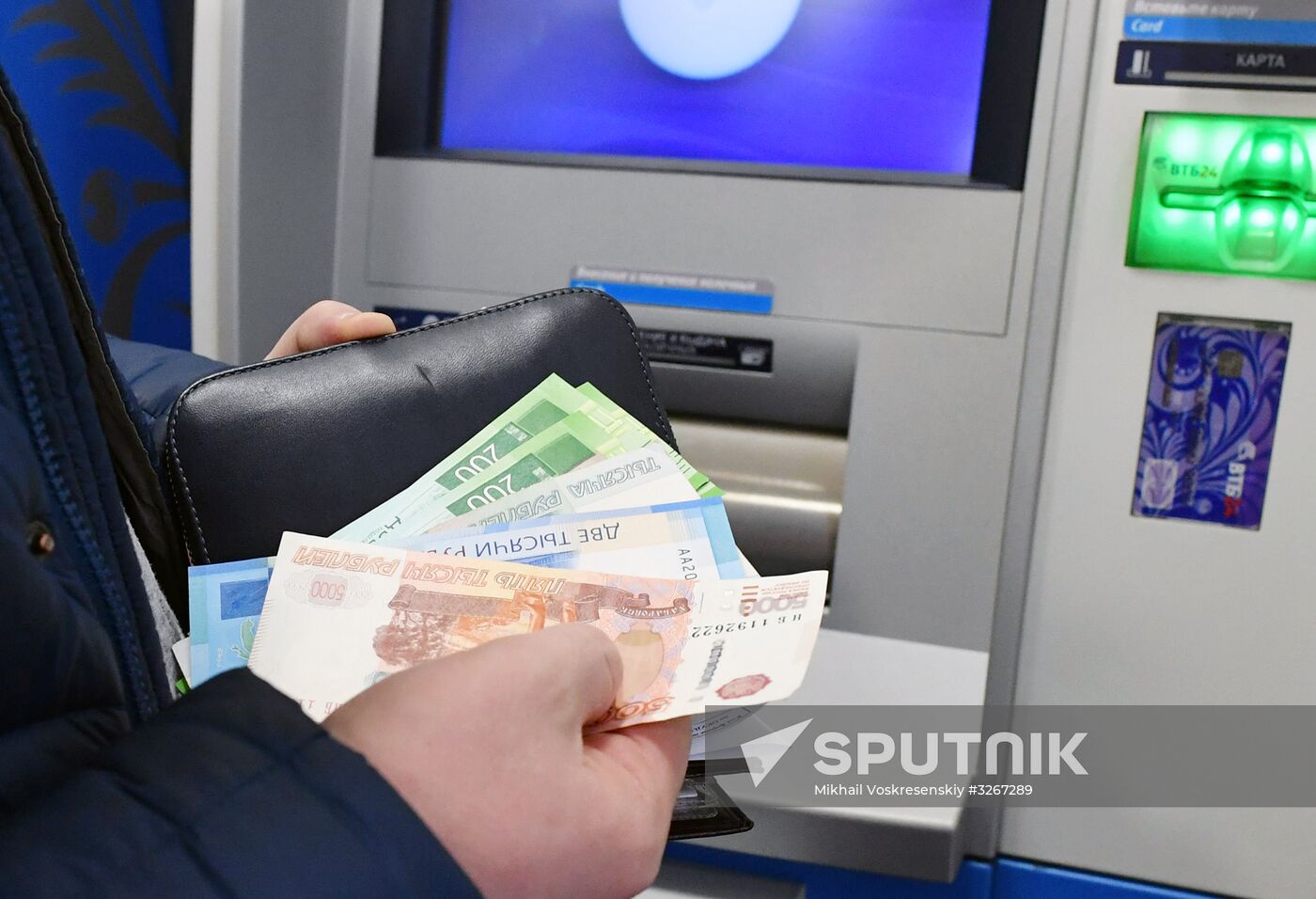 Presentation of self-service terminals with 200 and 2,000 ruble bills