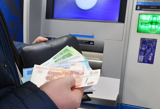 Presentation of self-service terminals with 200 and 2,000 ruble bills