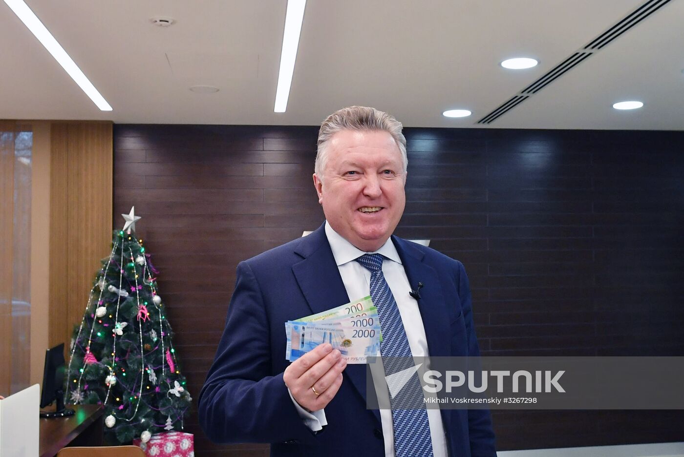 Presentation of self-service terminals with 200 and 2,000 ruble bills