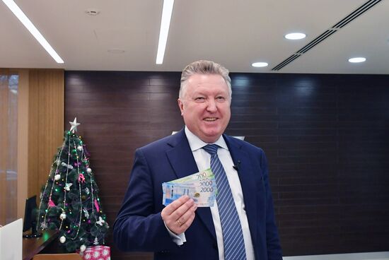 Presentation of self-service terminals with 200 and 2,000 ruble bills