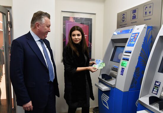 Presentation of self-service terminals with 200 and 2,000 ruble bills