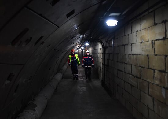 Two-level Northwestern Tunnel