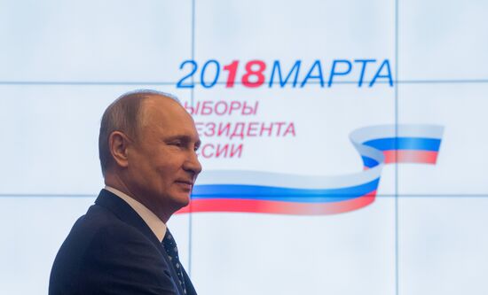 Vladimir Putin submits documents to Central Electoral Commission to register as presidential candidate