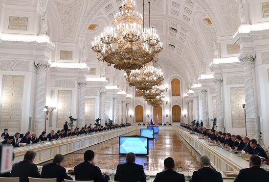 President Putin chairs meeting of State Council on regions' investment attractiveness