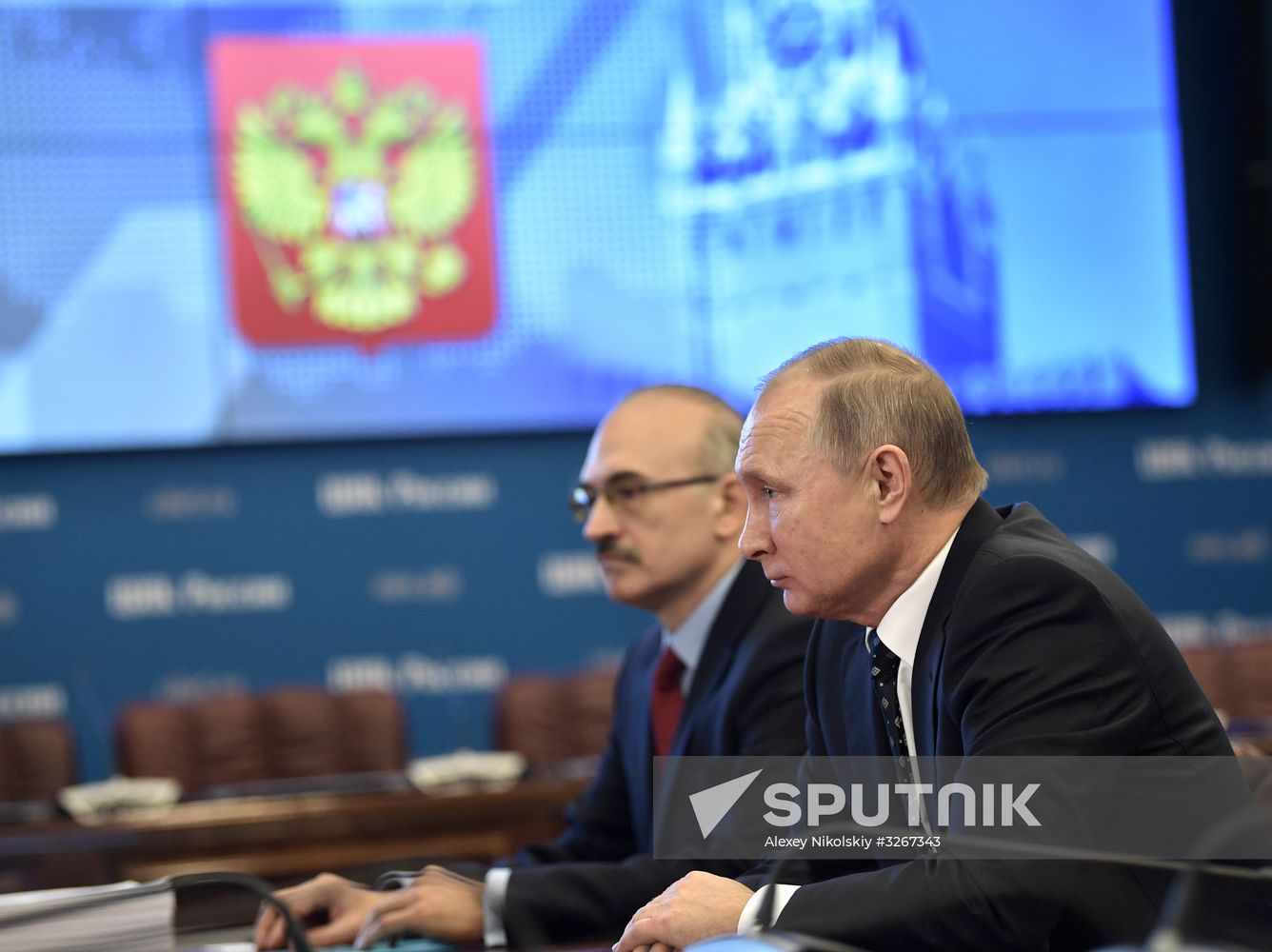 Vladimir Putin submits documents to Central Electoral Commission to register as presidential candidate